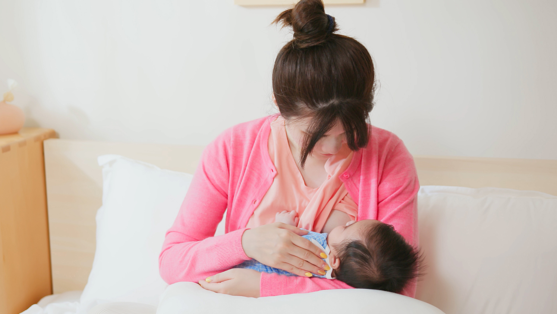 Navigating Motherhood: Must-Have Breastfeeding Products for New Moms in Singapore